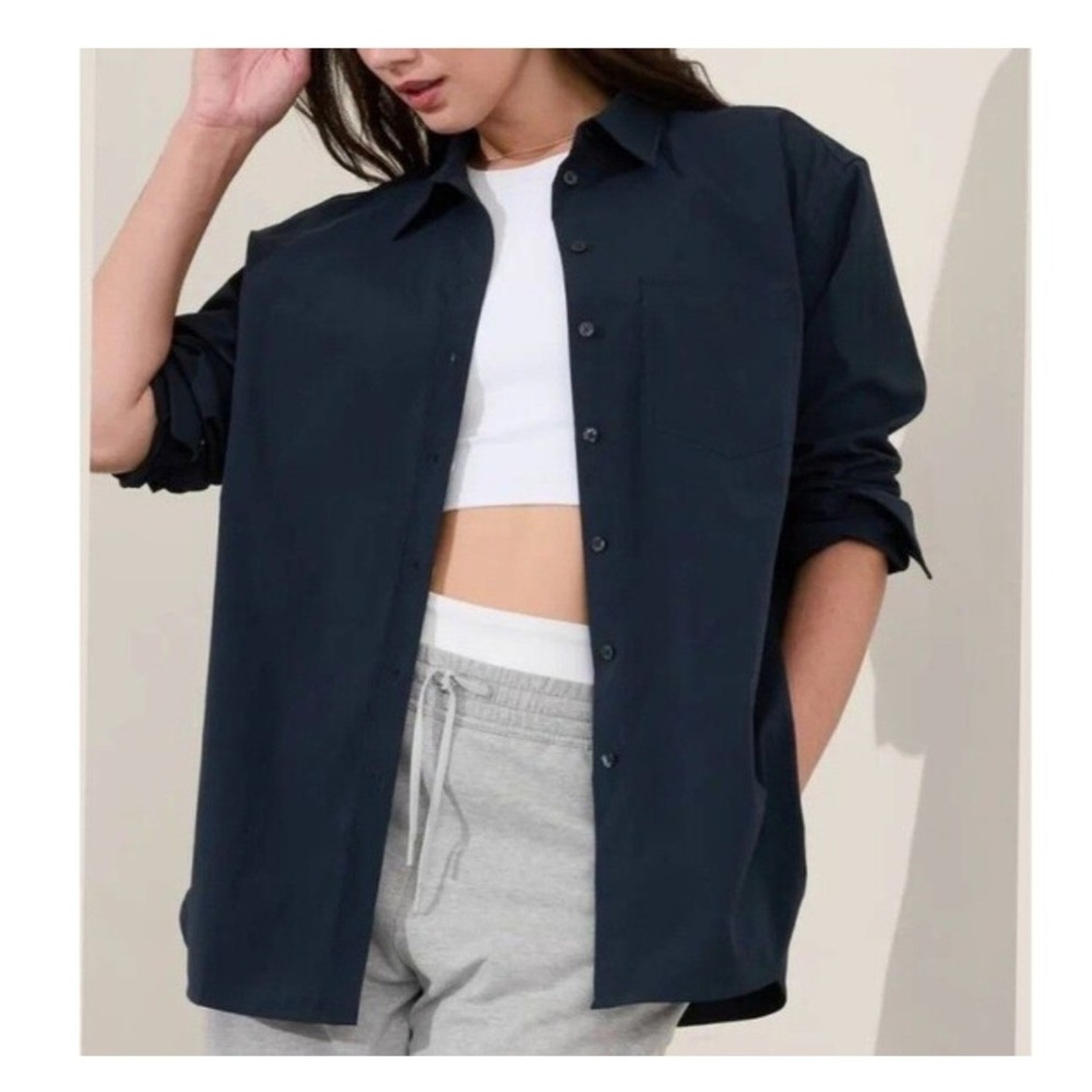Athleta NWT Midday Relaxed Shirt Navy Button Up Long Sleeve UPF 40+- M Petite